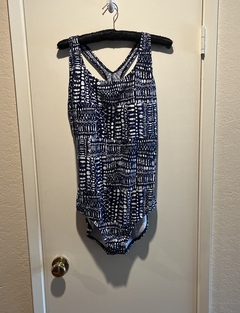 SPEEDO Womens Soft Cup Racerback Blue White Geometric Print Swimsuit Size 18 NWT